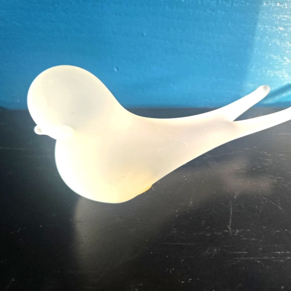 Vintage MCM Crystalart Co Frosted Glass Split Tailed Bird Figurine 4×2/ Sticker